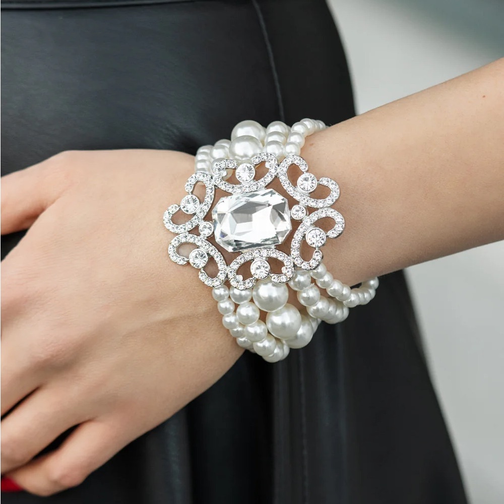 Elegant Pearl and Crystal Bracelet